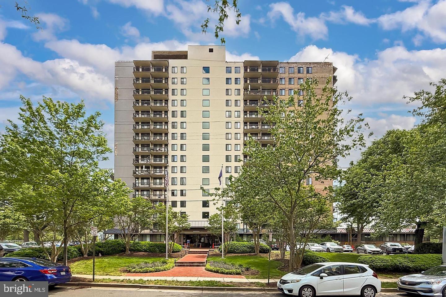 801 N Pitt St #307 — photo