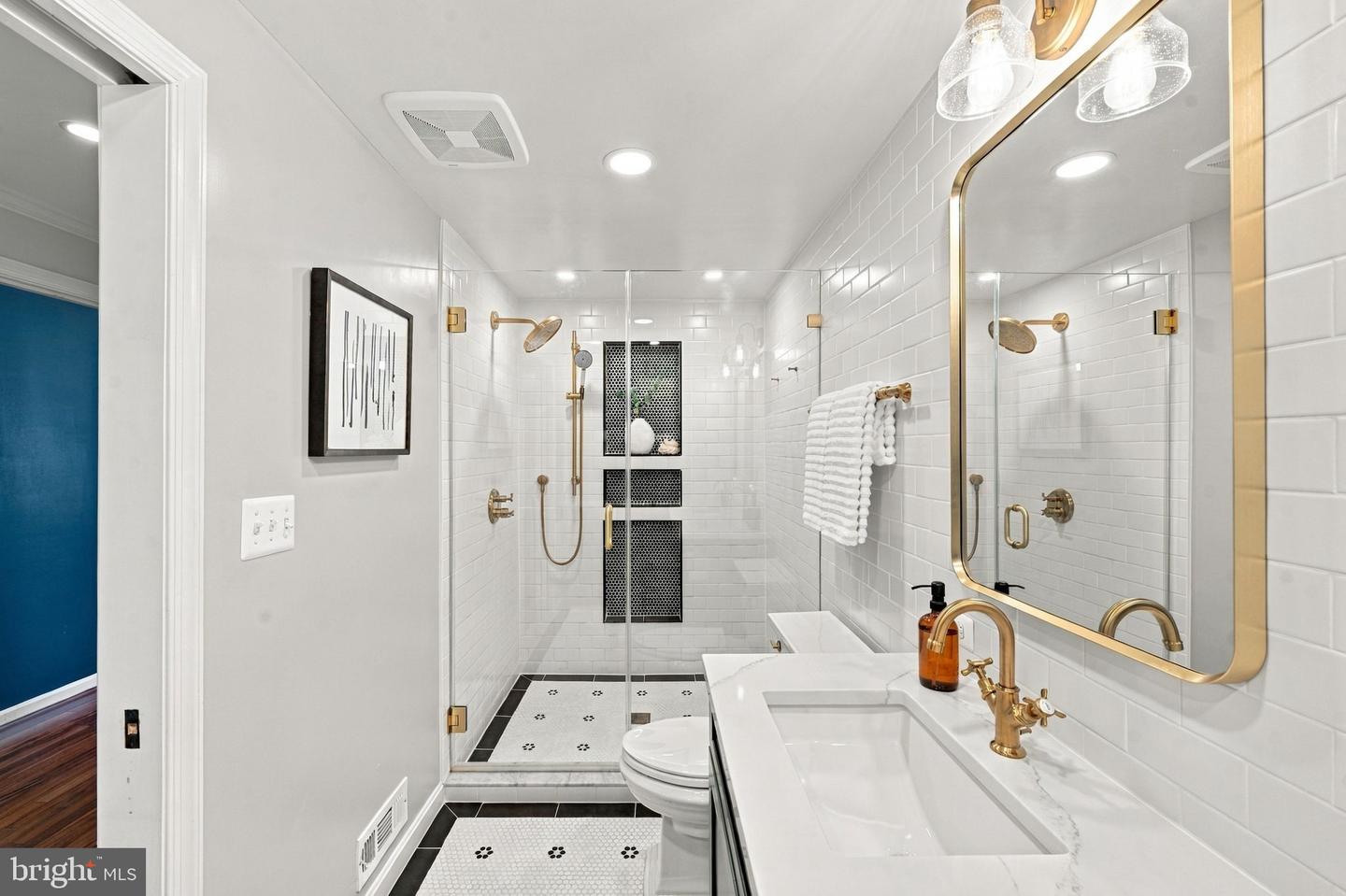 517 N Alfred St — photo