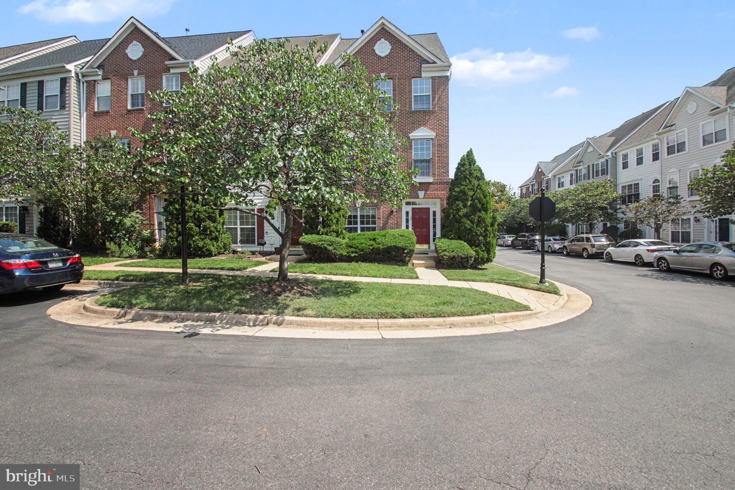 100 Meadows Ln — photo