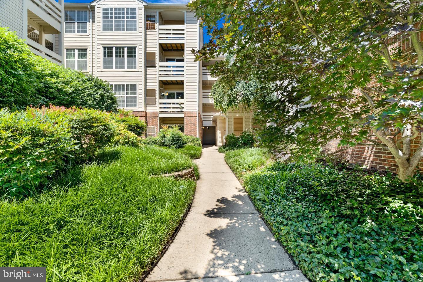 244 S Reynolds St #302 — photo