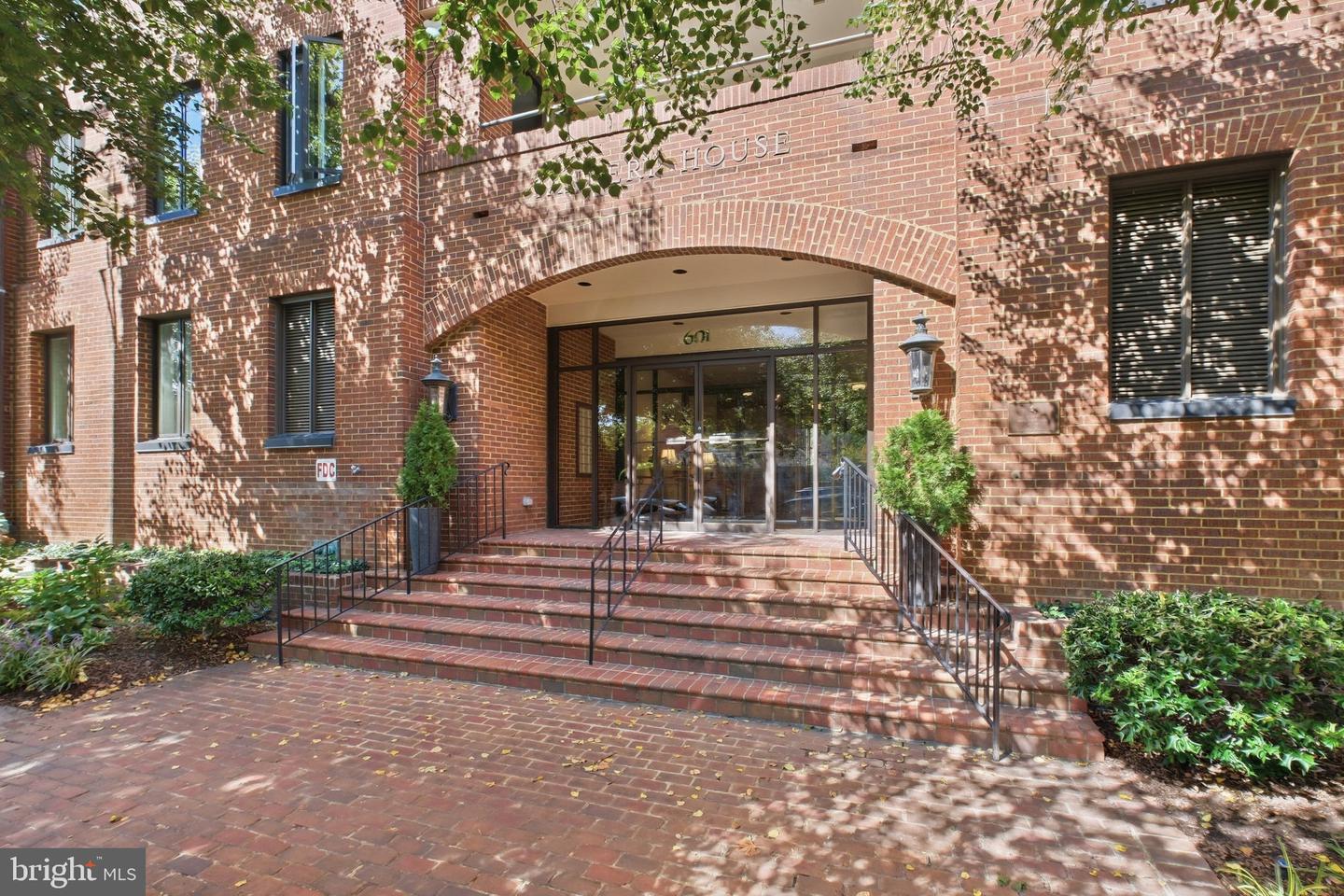 601 Wilkes St #202 — photo
