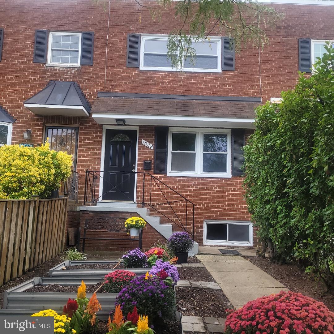 1022 Vernon St — photo