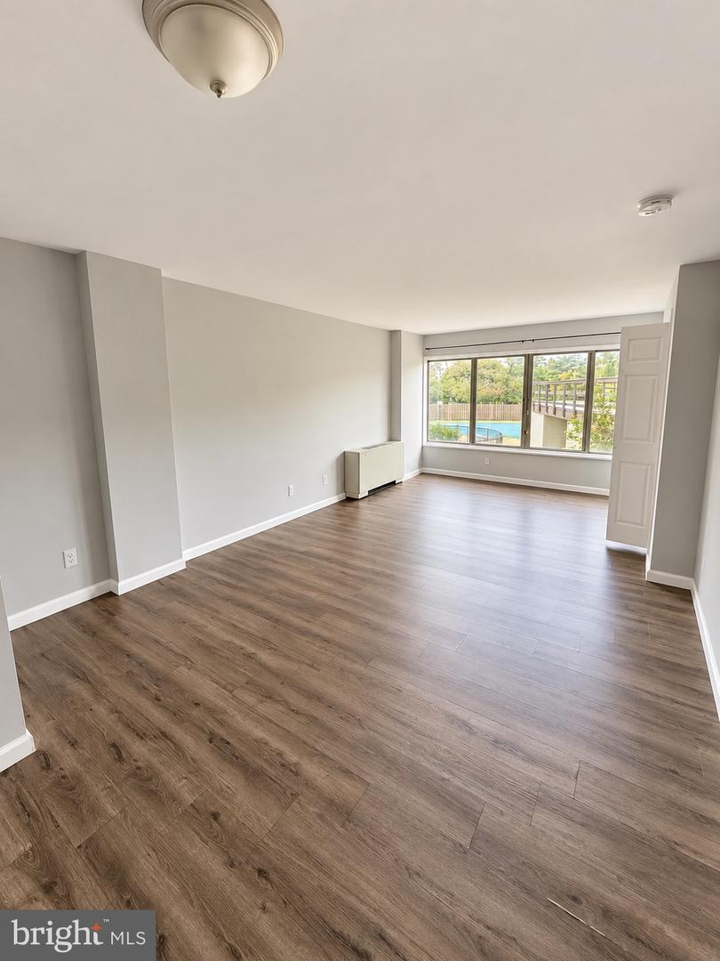 5340 Holmes Run Pkwy #206 — photo