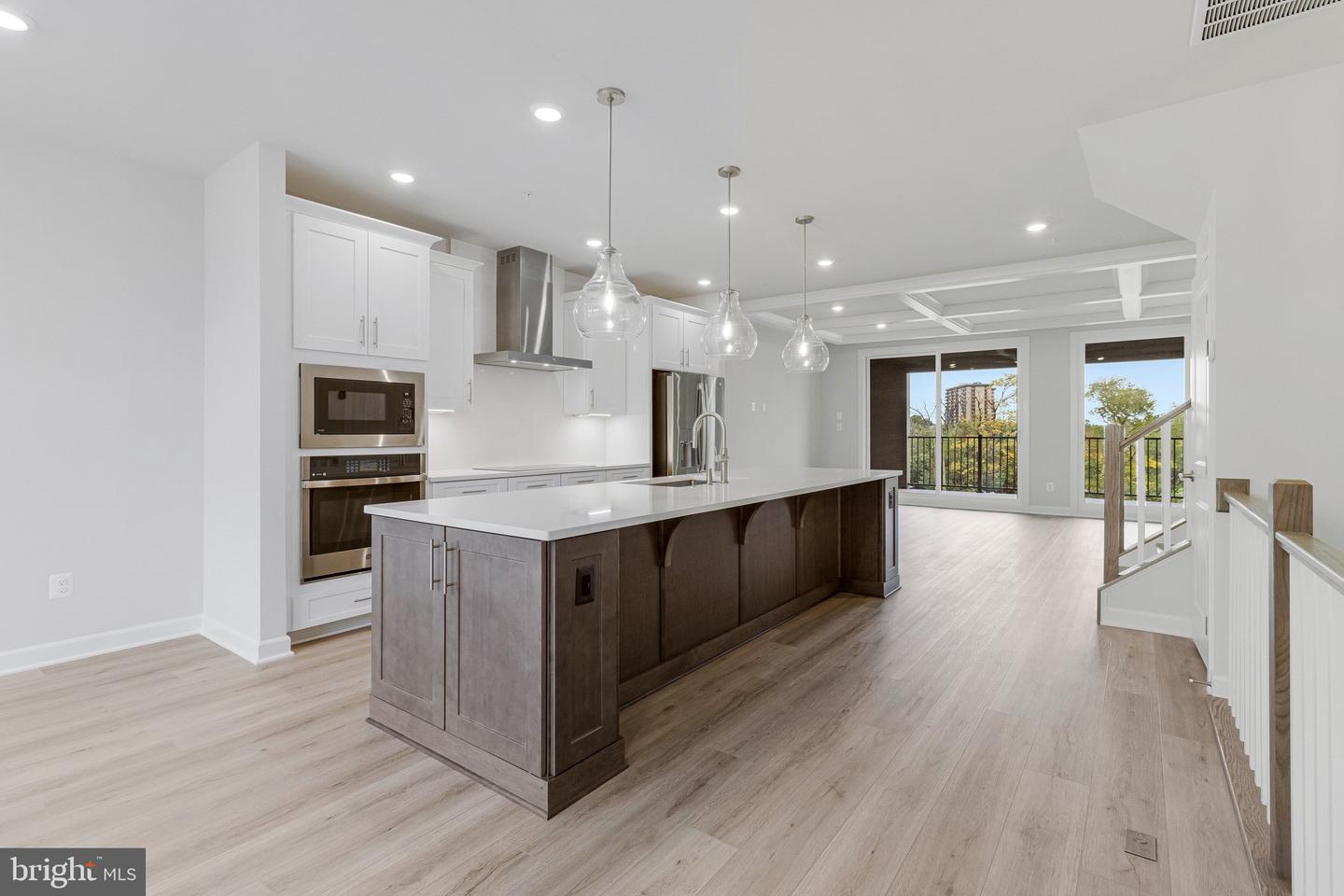5961 Lookout Ave #201 — photo