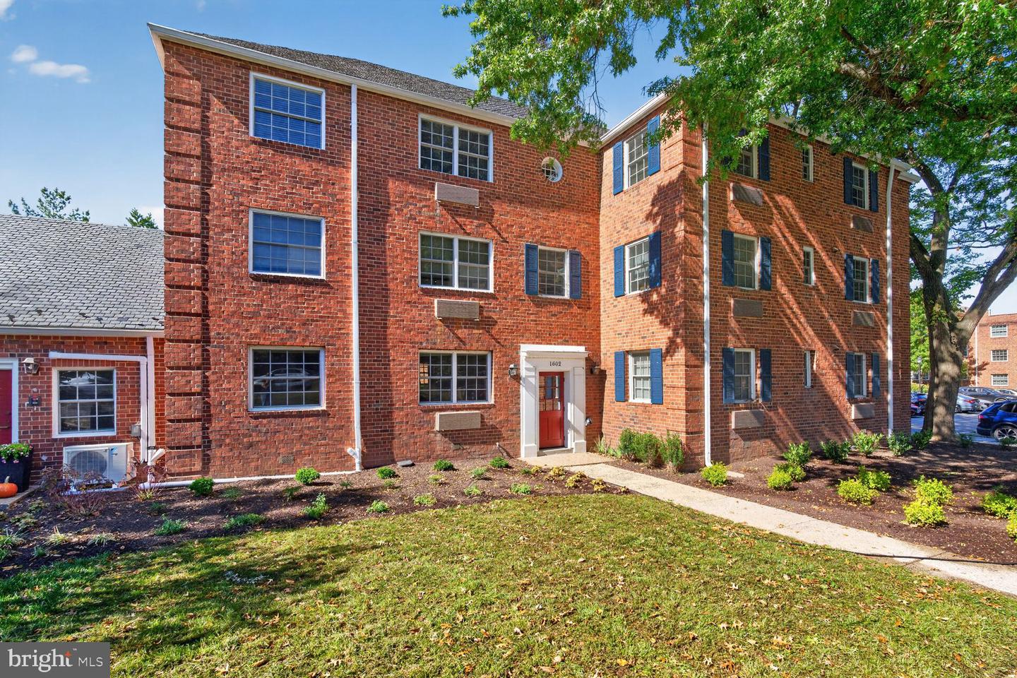1602 W Abingdon Dr #102 — photo