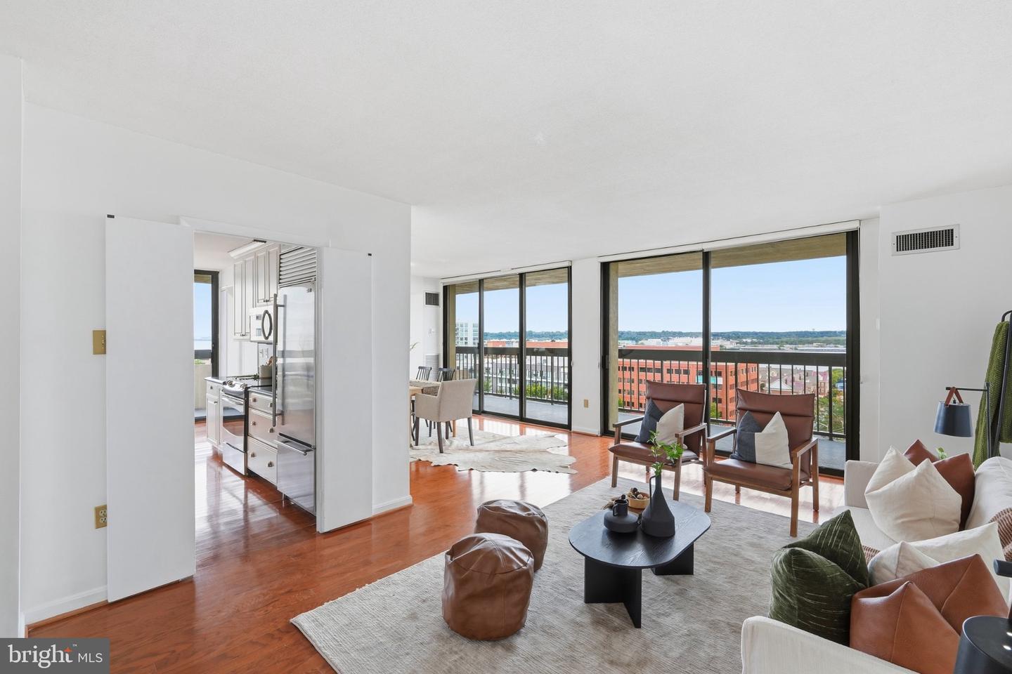 400 Madison St #1008 — photo