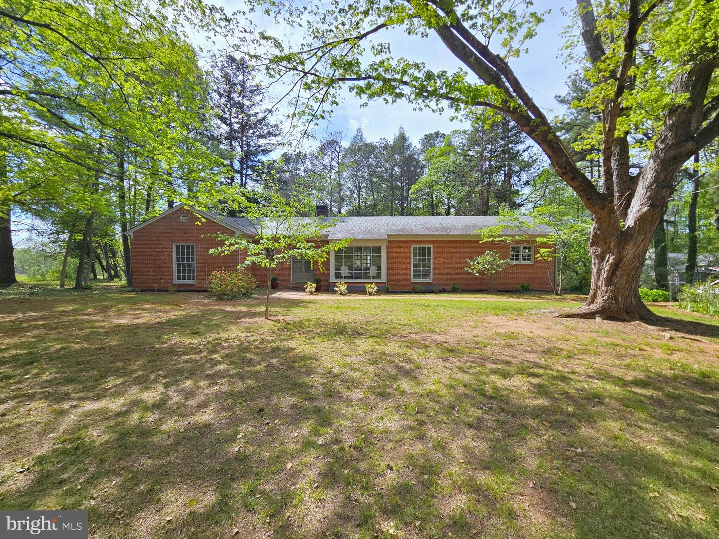 3271 Rosney Rd — photo