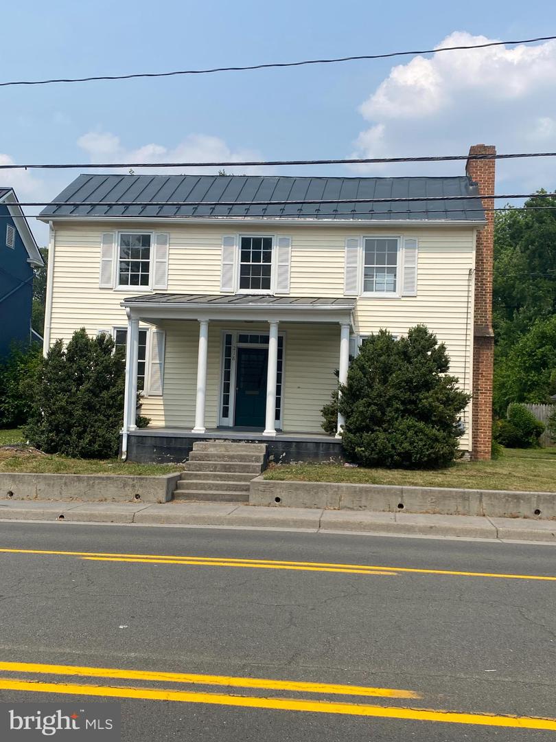 218 W Main St — photo