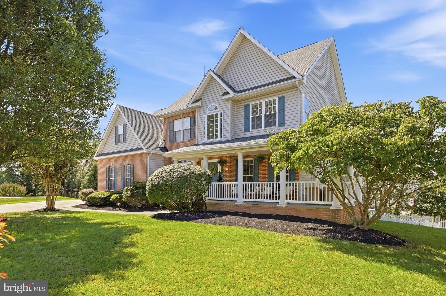 317 Henderson Ct — photo
