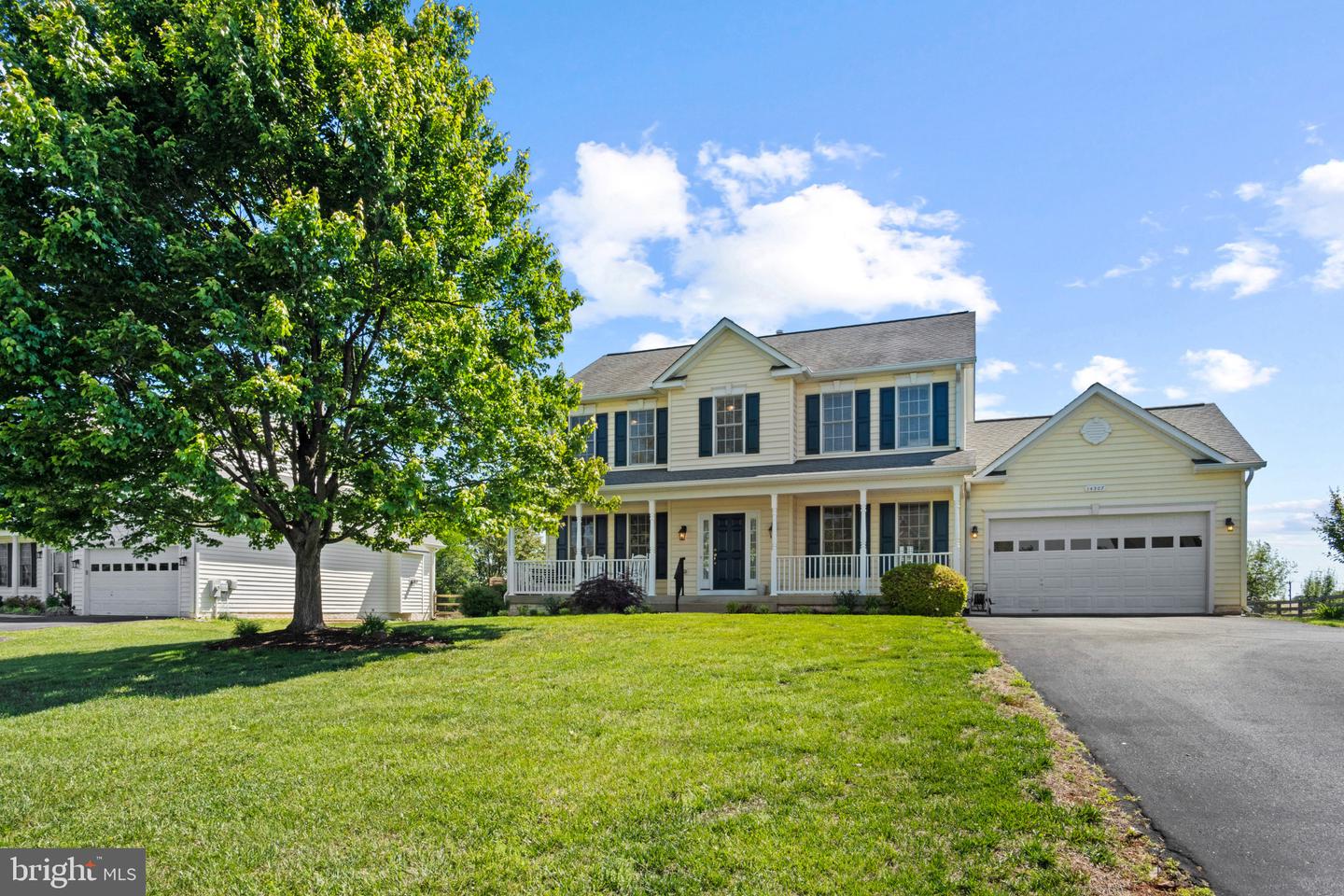 14307 S Hall Ct — photo
