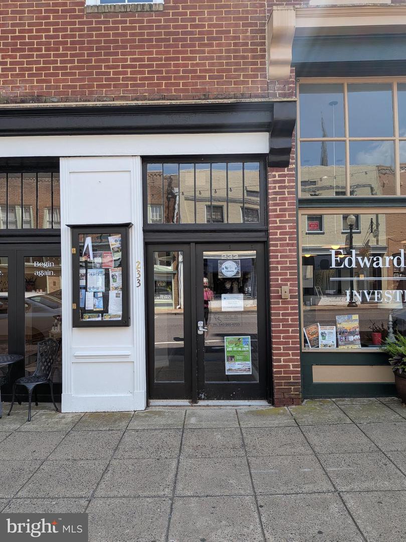 233 E. Davis St #Suite 300 — photo
