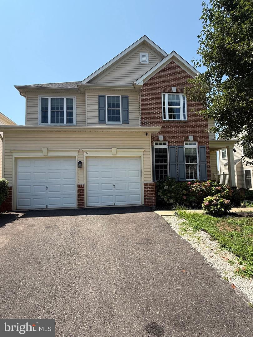 121 King Edward Ct — photo