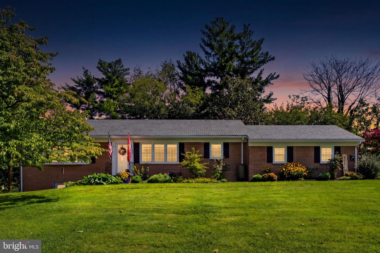1121 Oaklawn Dr — photo