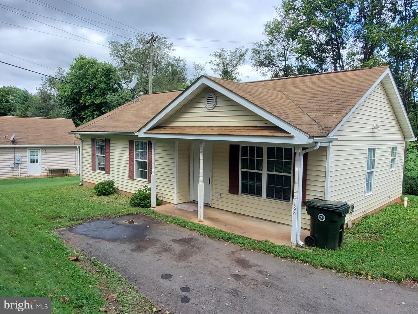 188 Aberdeen Dr — photo