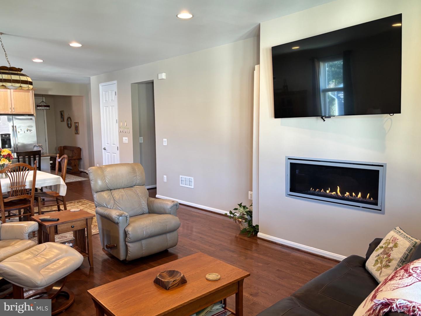 172 Vaughn Ct — photo