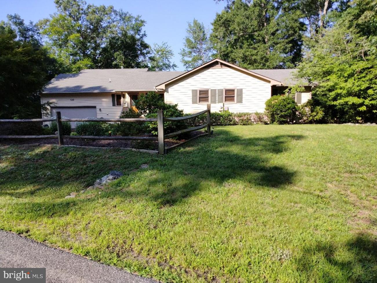 520 Lake Caroline Dr — photo