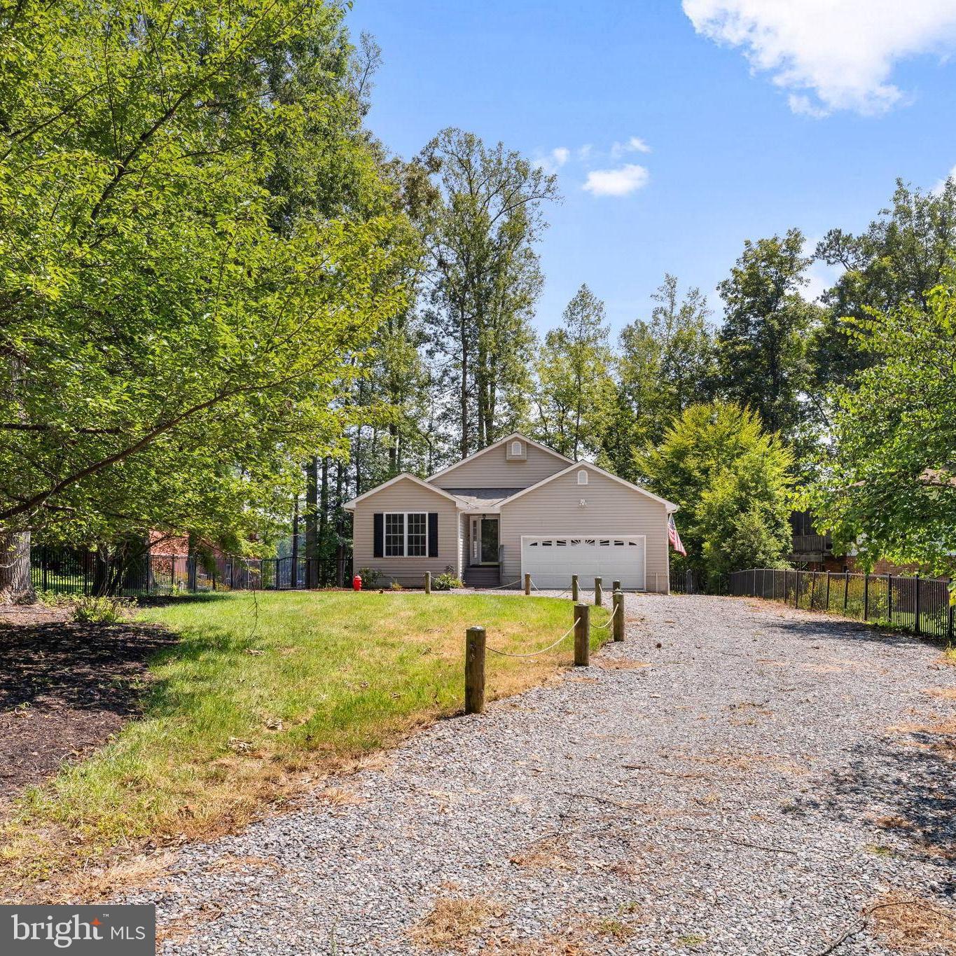 686 Lake Caroline Dr — photo