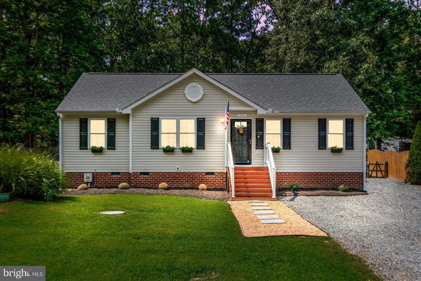 111 Patrick Henry Dr — photo
