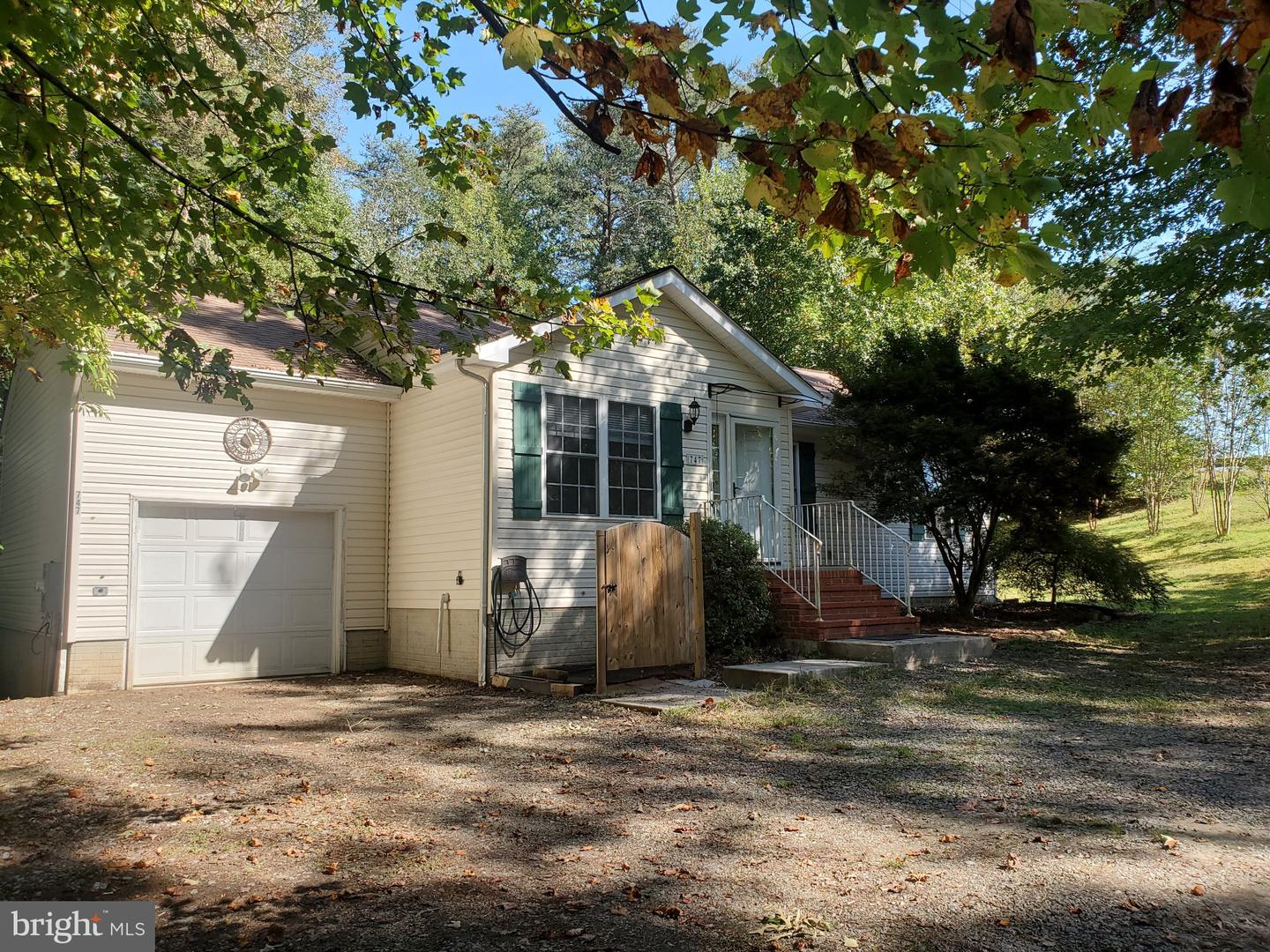 747 Lake Caroline Dr — photo