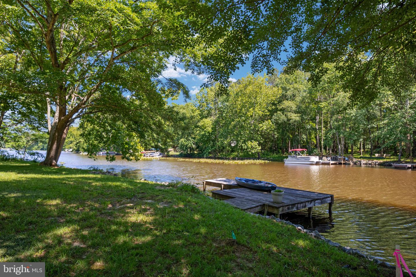 448 Lake Caroline Dr — photo