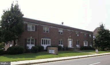 210 E Broad St — photo