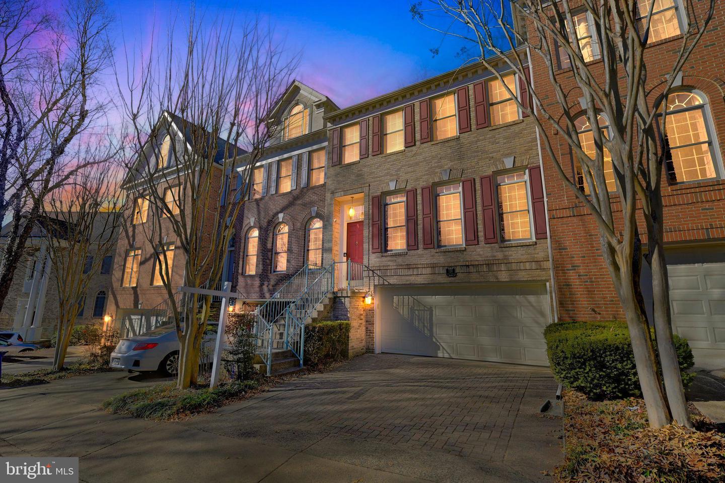 128 Rees Pl — photo