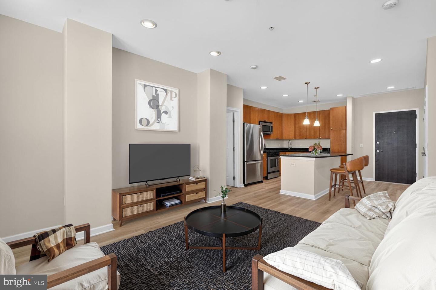 444 W Broad St W #204 — photo