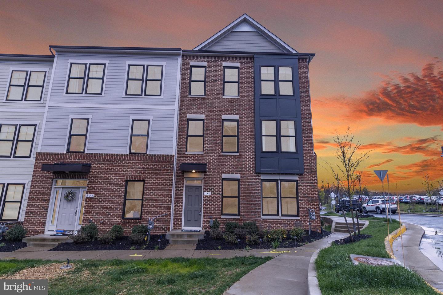 251 Willis St — photo