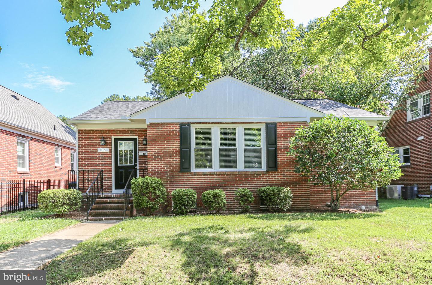 1213 Stafford Ave — photo