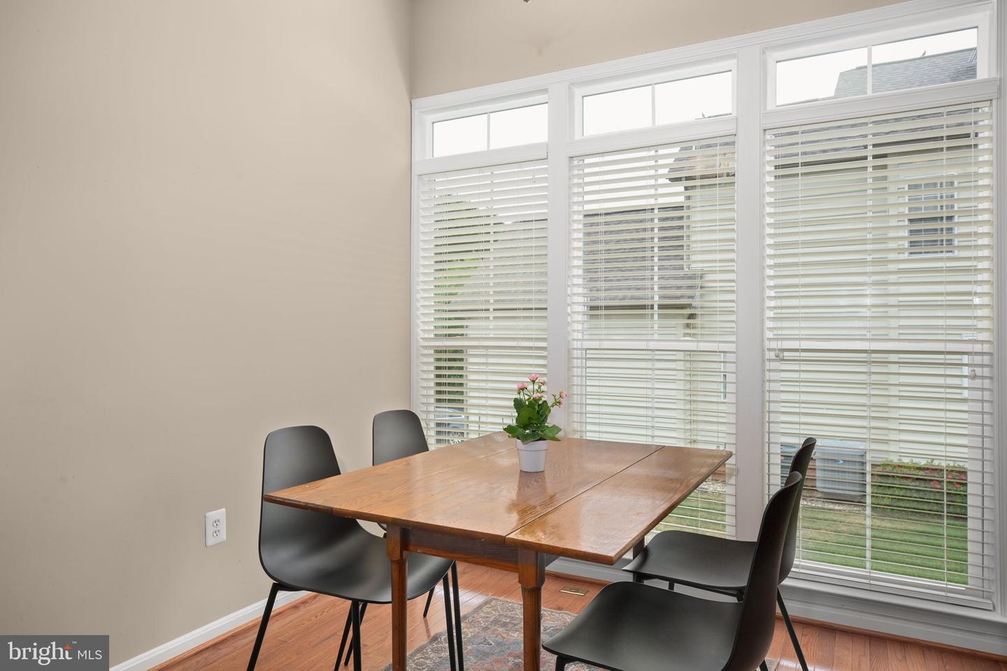 1002 W Kensington Cir — photo