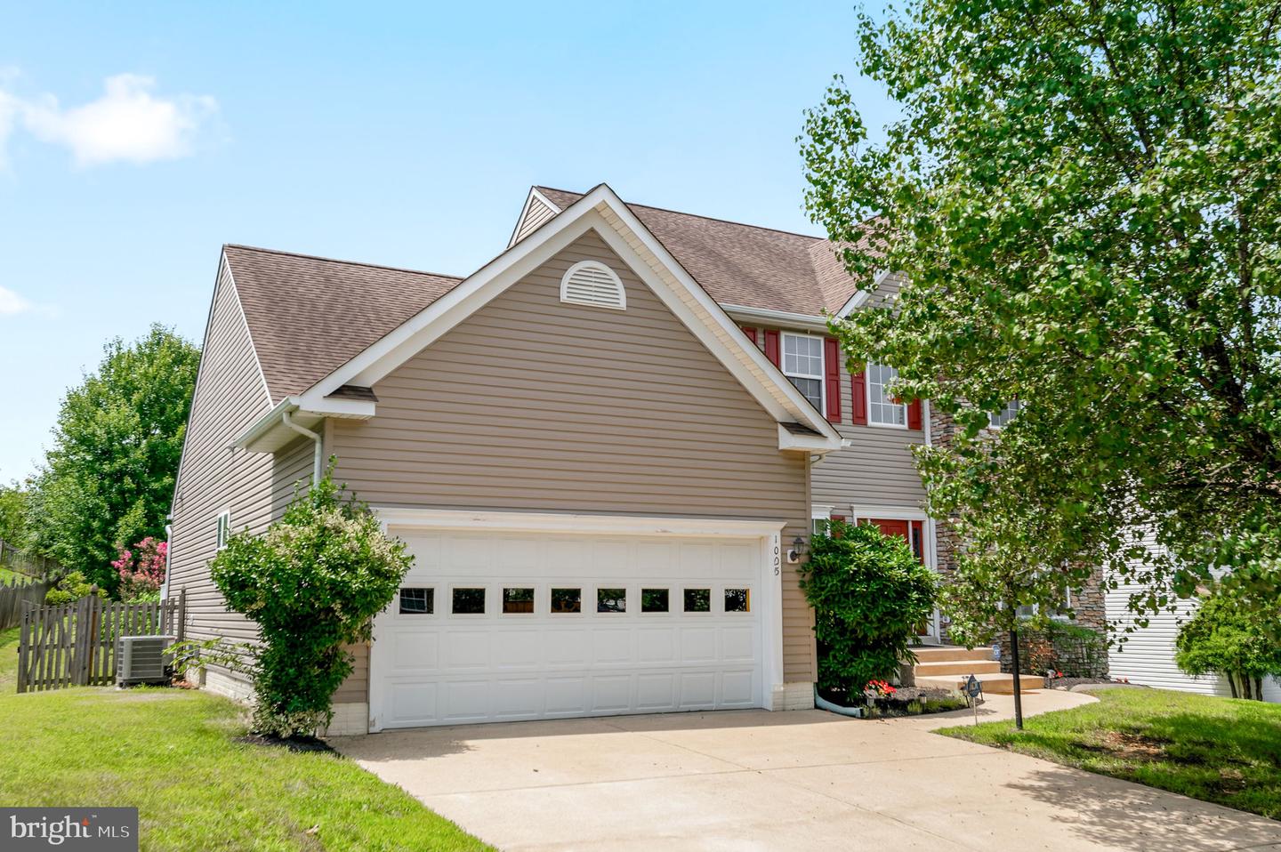 1005 Great Oaks Ln — photo