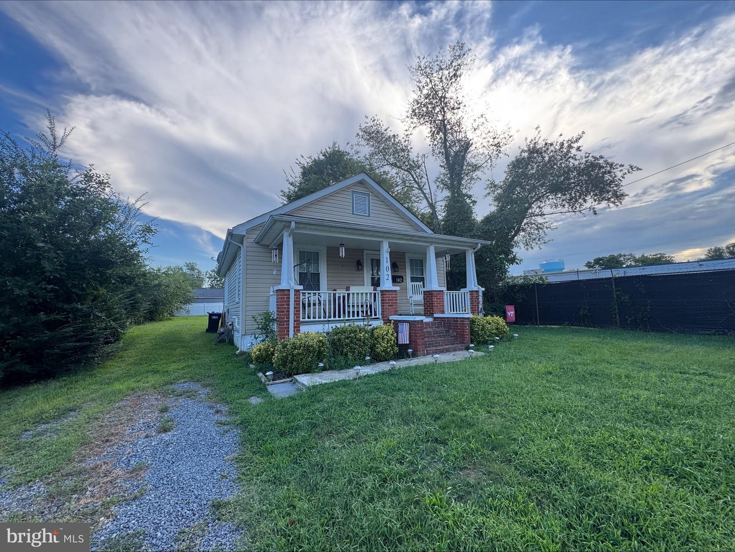 102 Hillcrest Dr — photo