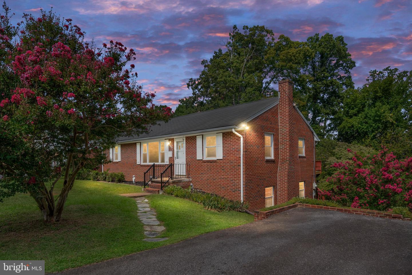 223 Hillcrest Dr — photo
