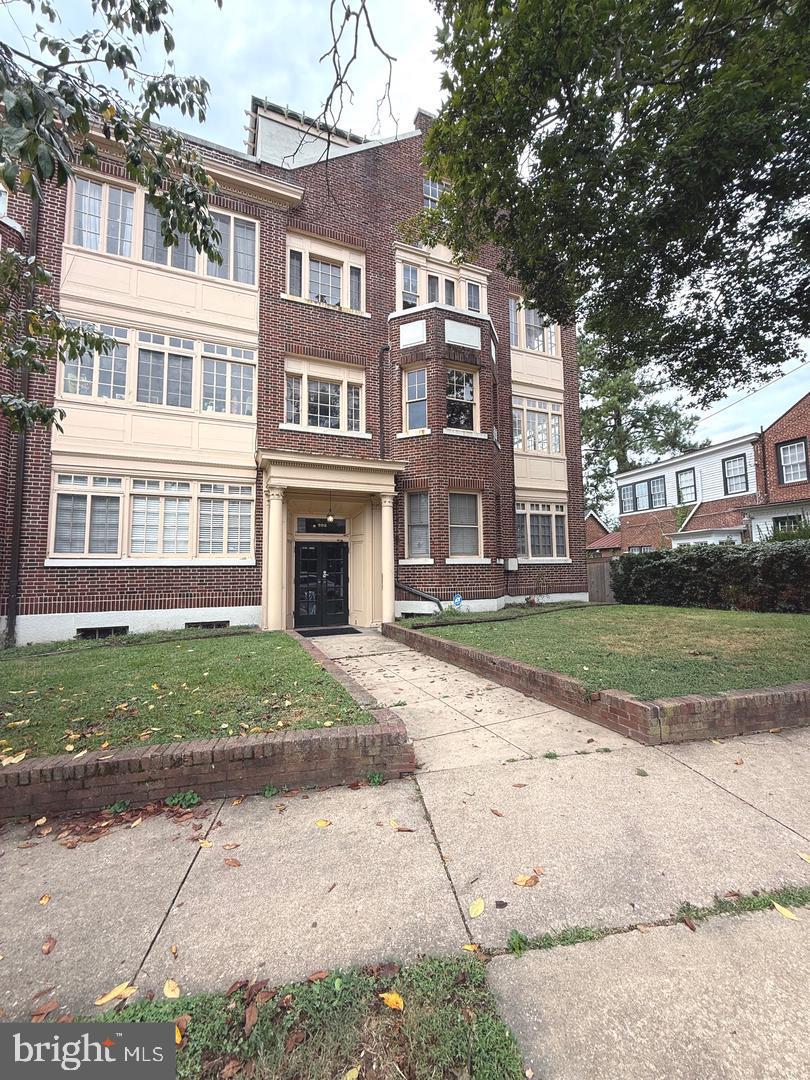 702 Prince Edward St #2 — photo