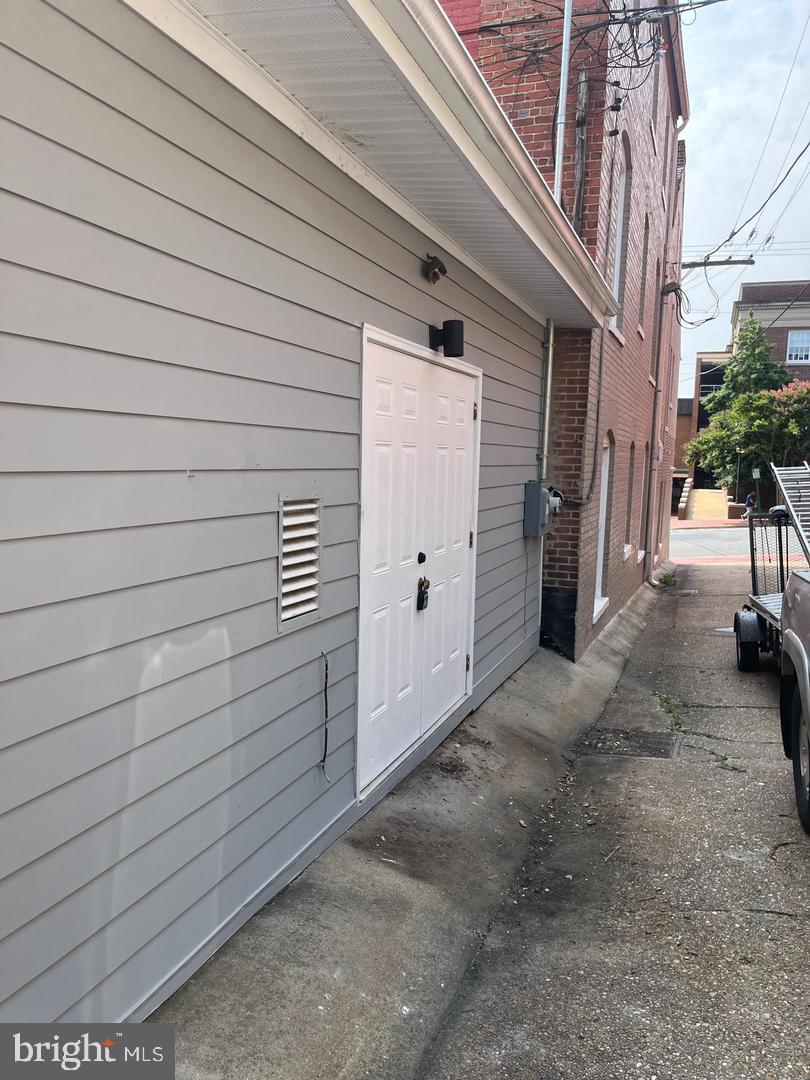 806 Caroline #Warehouse — photo