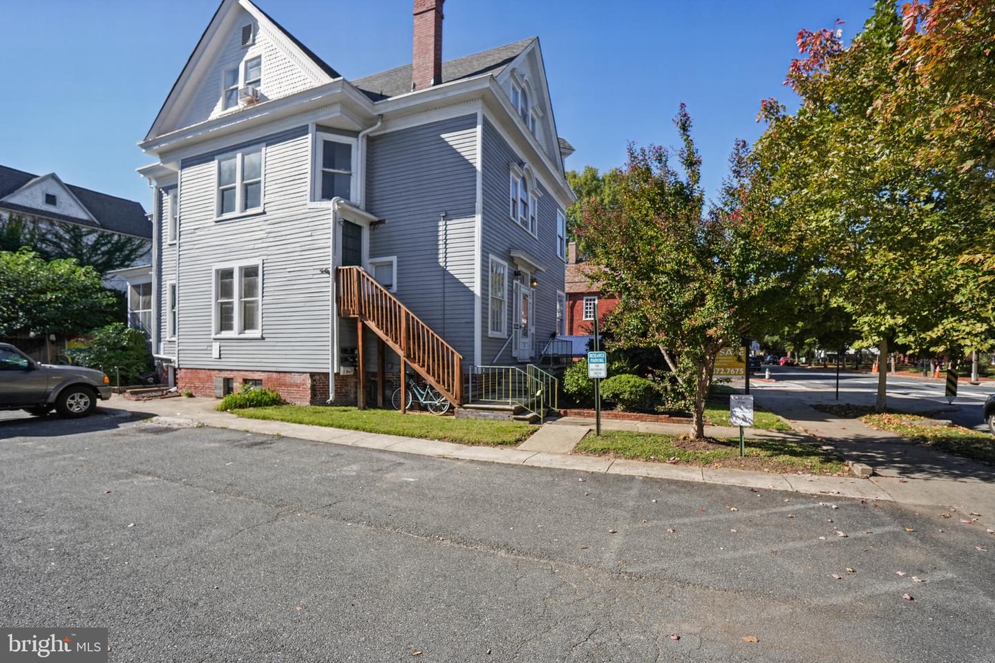 1122 Caroline St #6 — photo