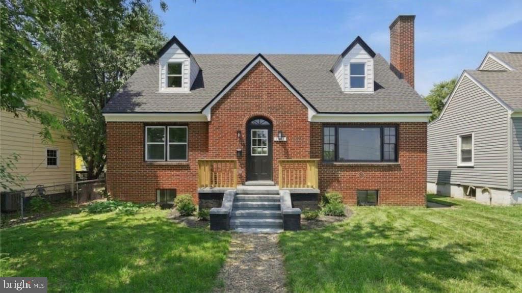 1501 Dixon St — photo