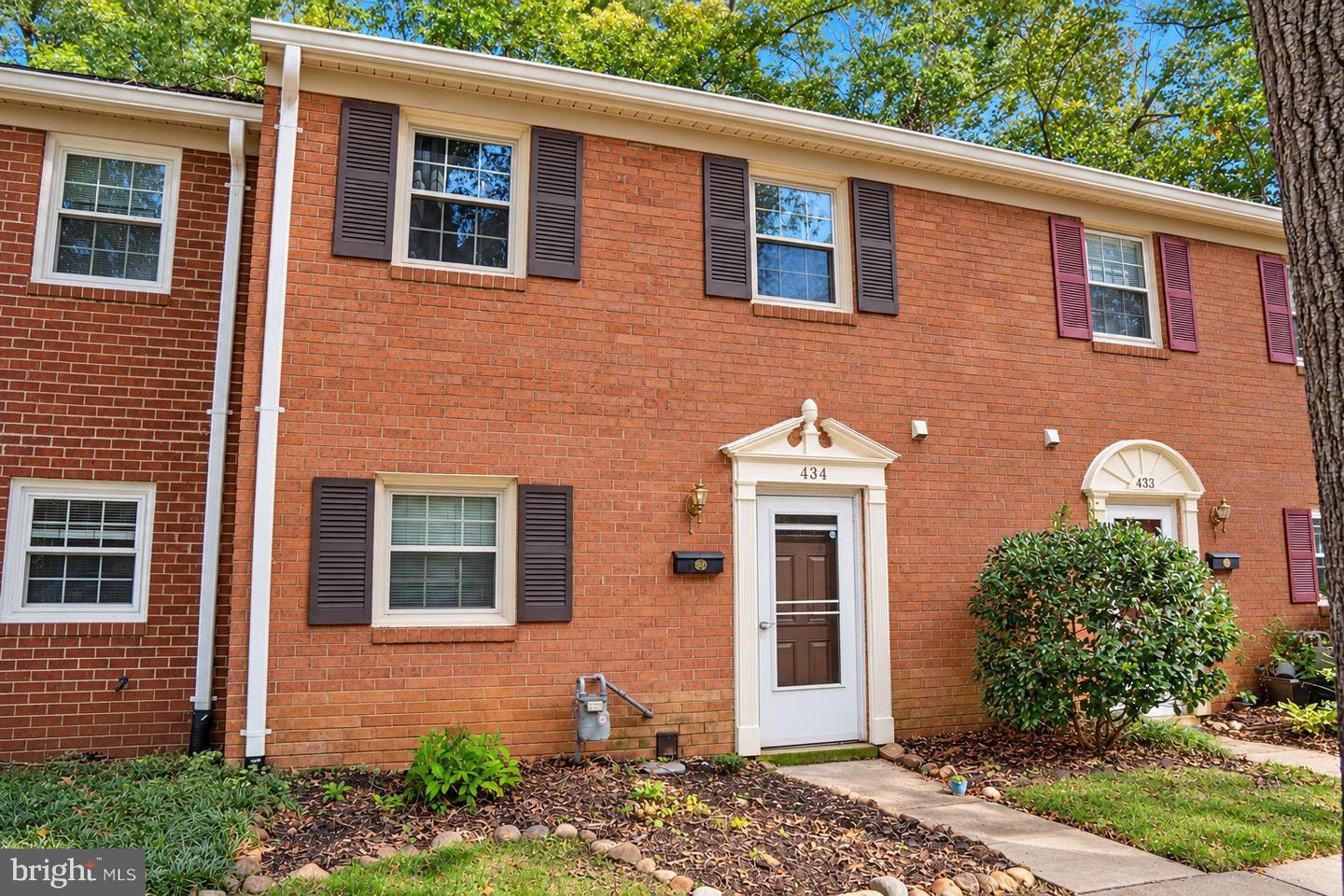 434 Greenbrier Ct — photo