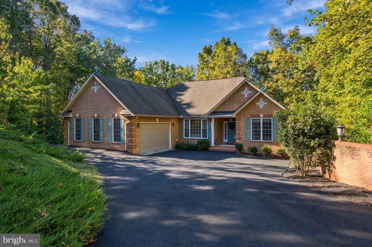110 Hunt Ln — photo