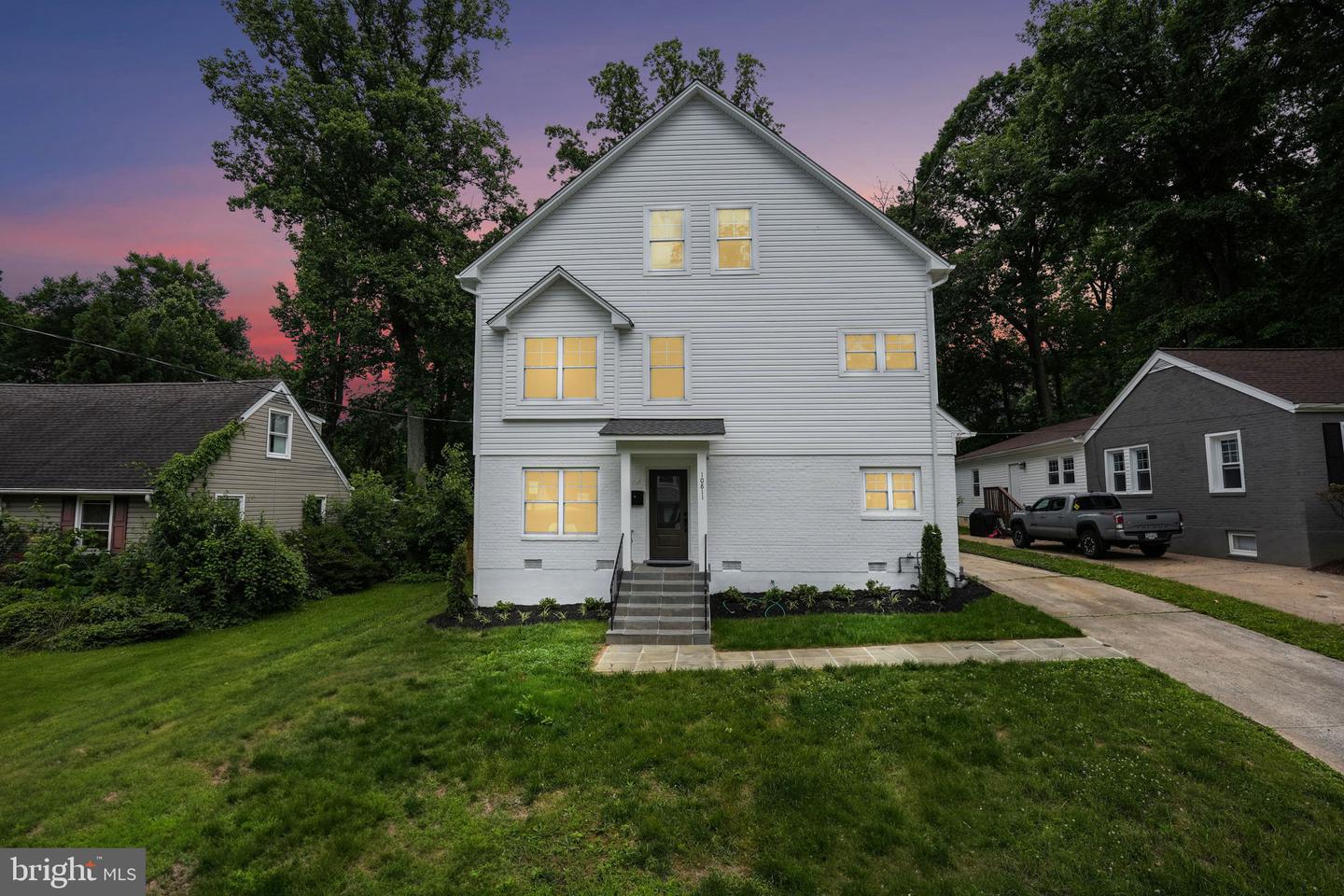 10811 Scott Dr — photo