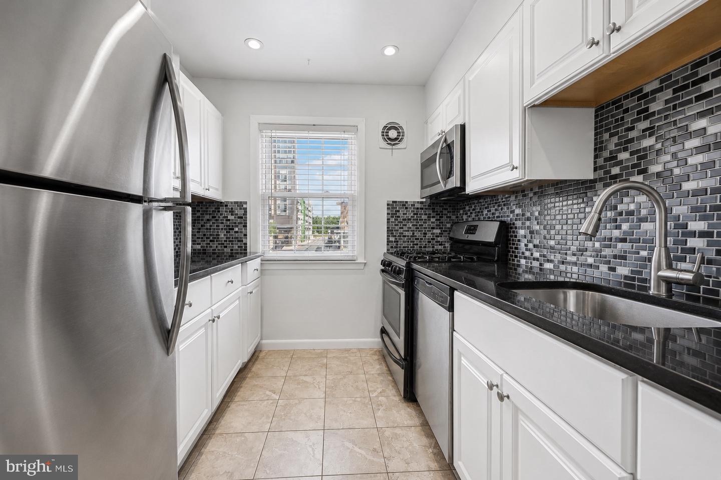 9471 Fairfax Blvd #301 — photo
