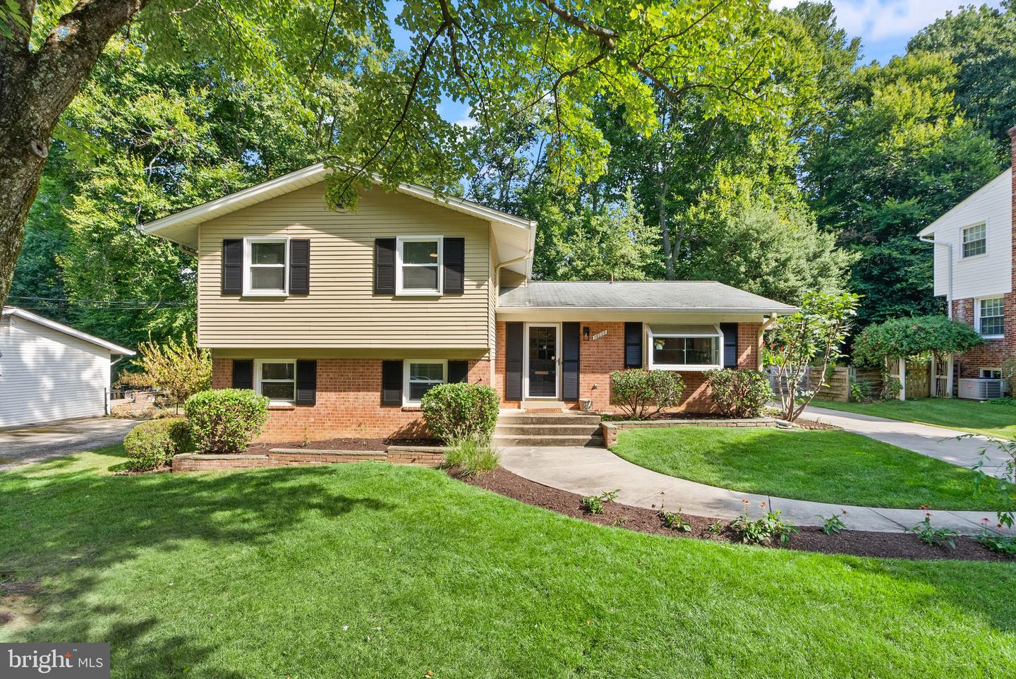 10222 Fox Ln — photo