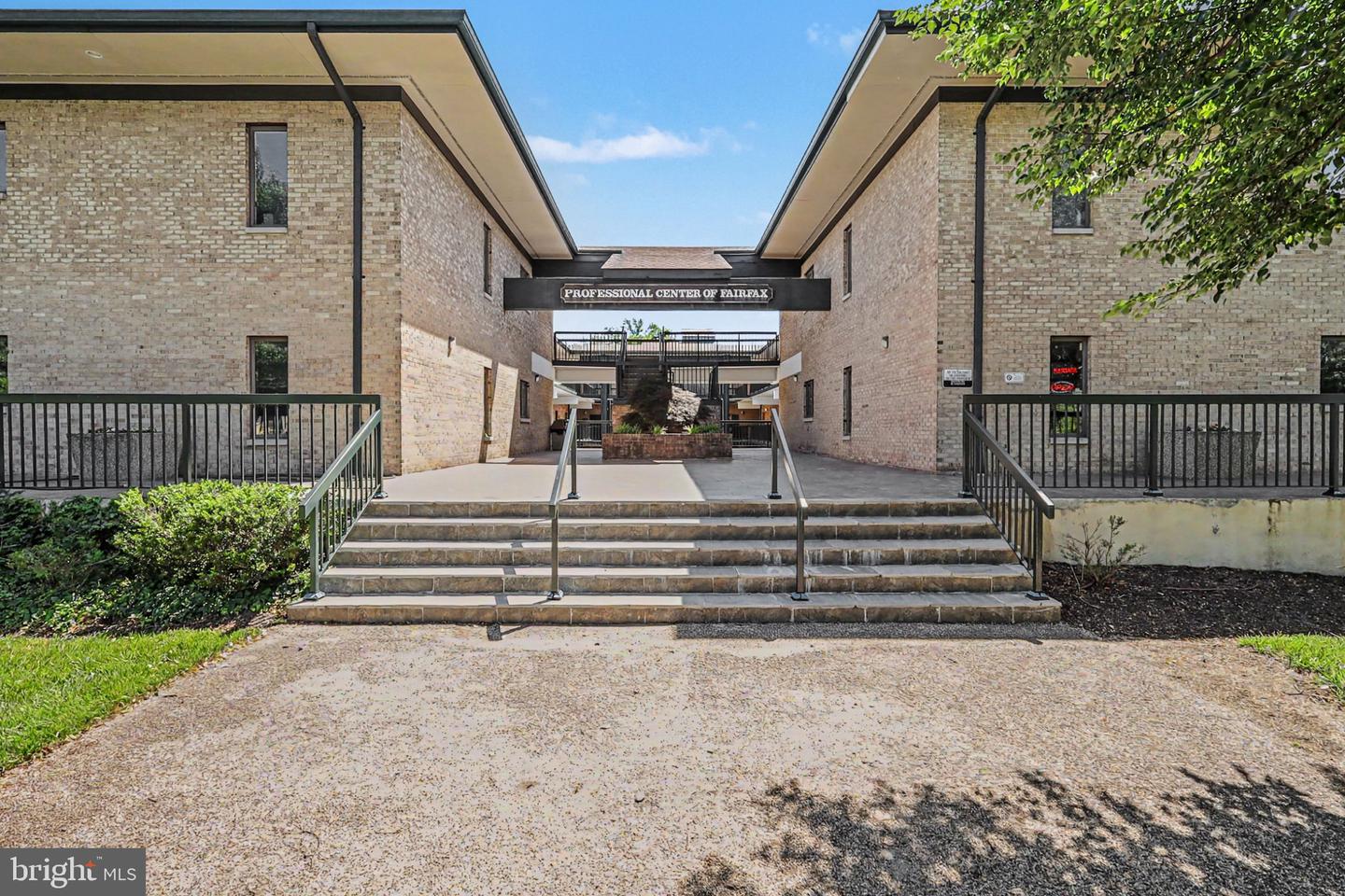 10875 Main St #202 — photo