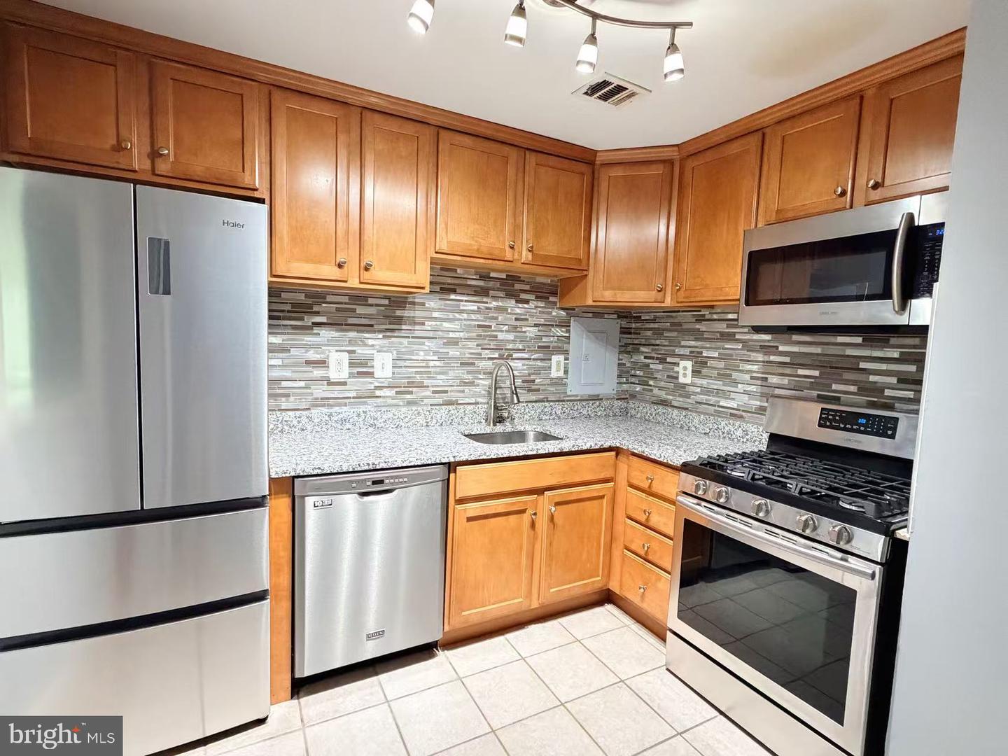 10570 Main St #404 — photo