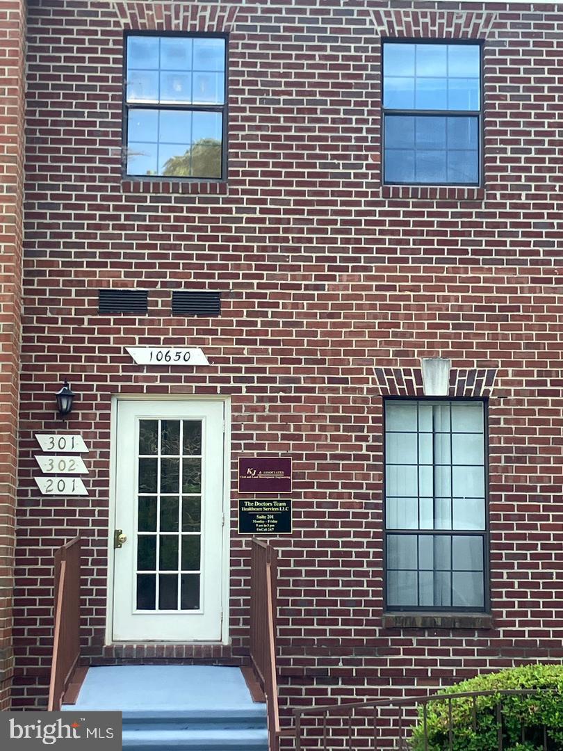 10650 Main St #301 — photo