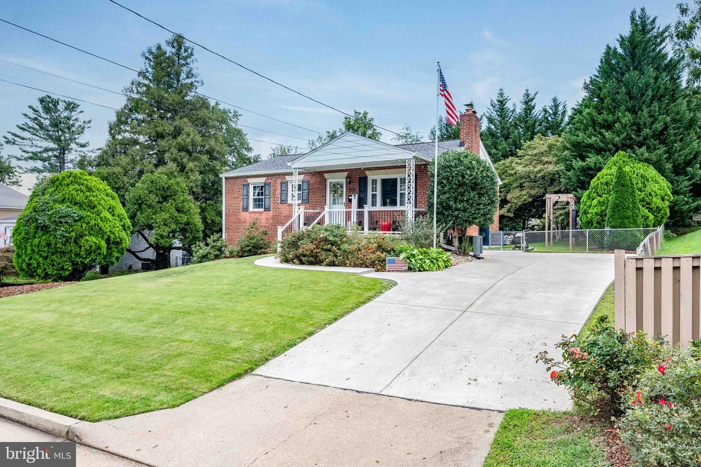 3735 Richard Ave — photo