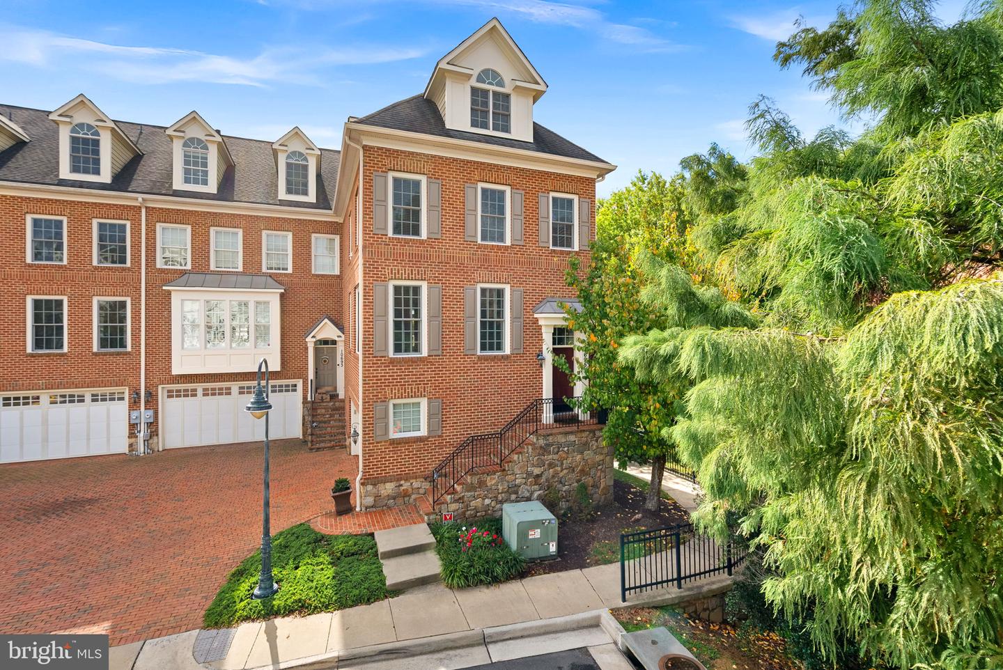 10695 Yorktown Ct — photo