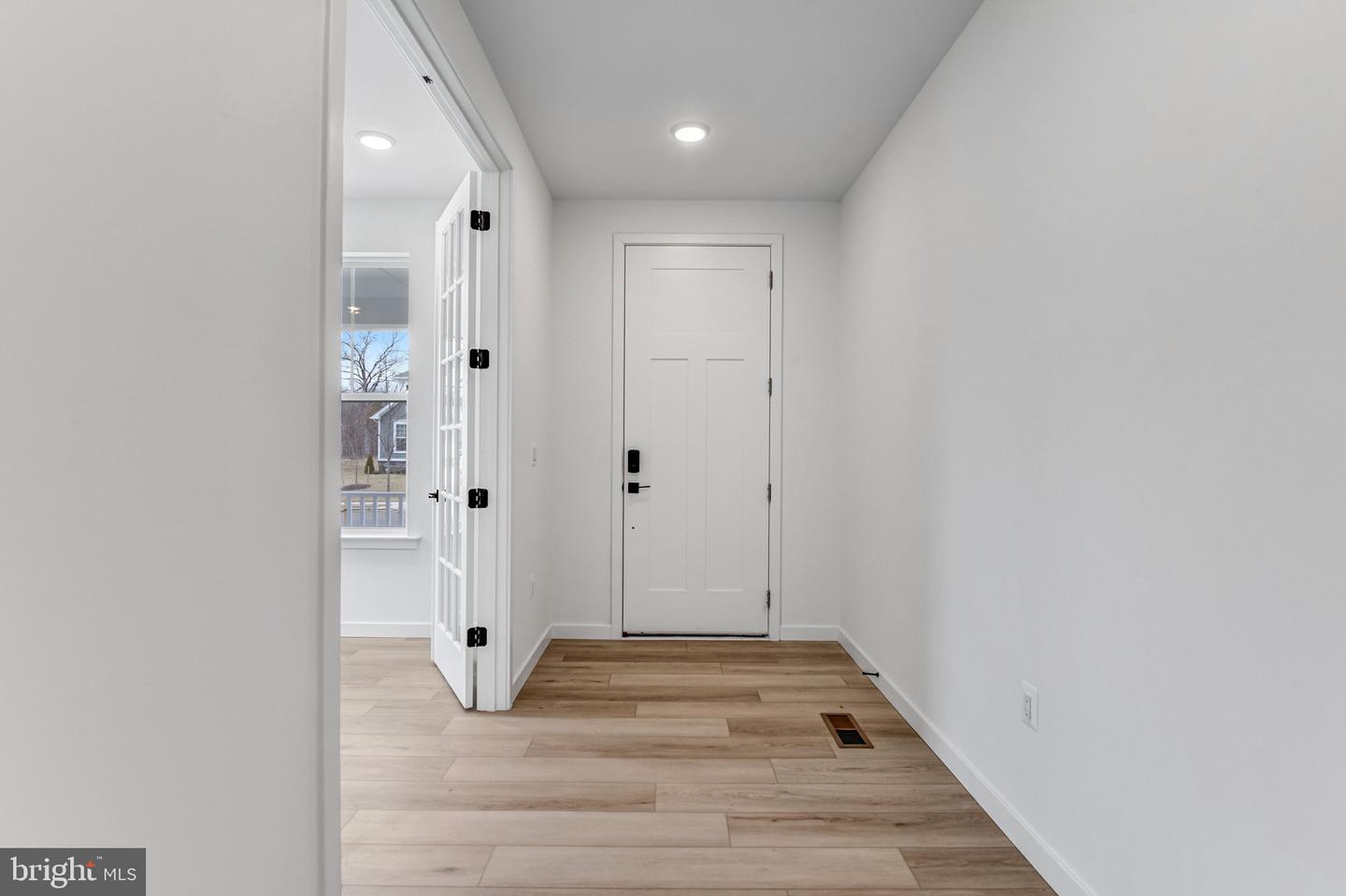 2063 Springvale Dr — photo