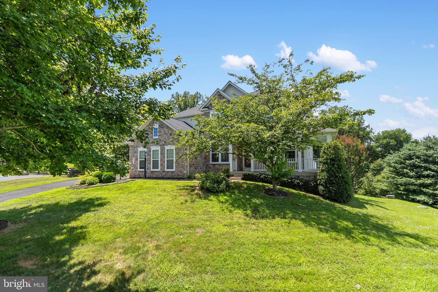 8091 Side Hill Dr — photo