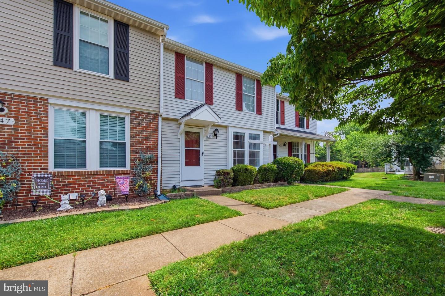 845 Oak Leaf Ct — photo